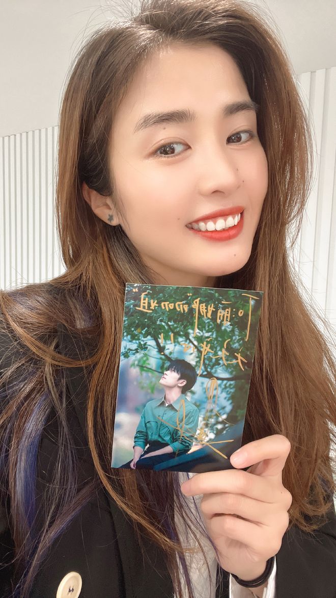 男生通过身边的朋友打听你